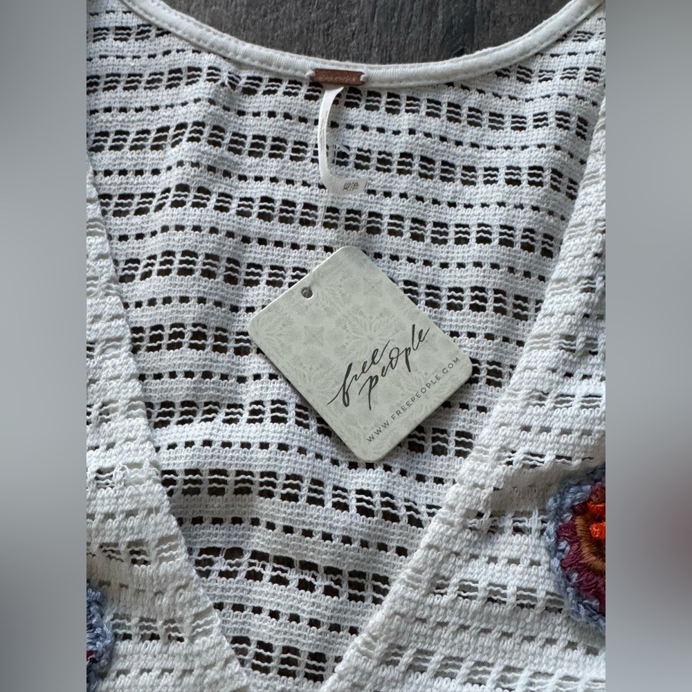 Free People Seaside Walk Top. NWT. Crochet. Appliqués. Wmn’s Sz XS. - Picture 7 of 11